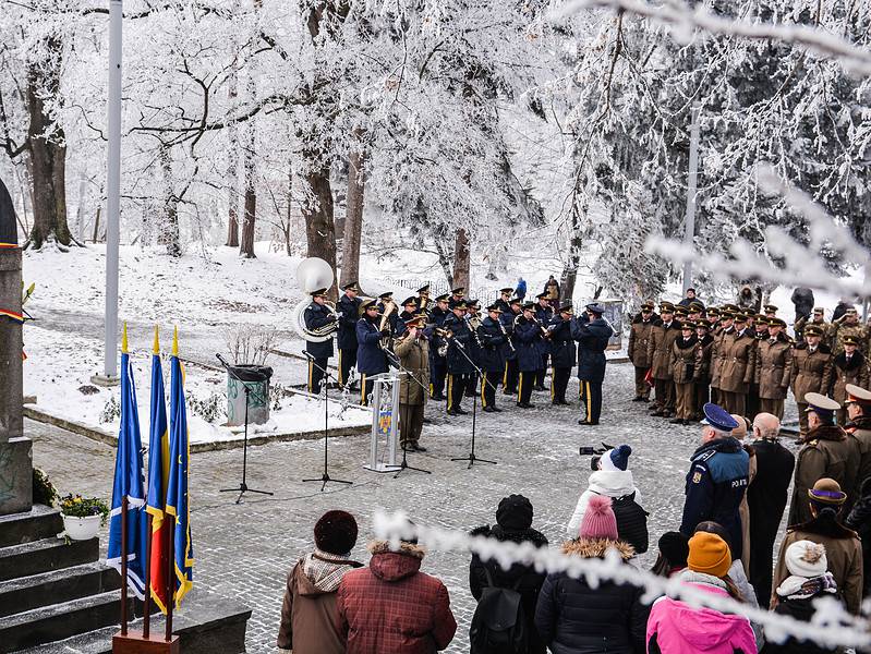 manifestare dedicată „luceafărului poeziei româneşti”, luni la statuia poetului mihai eminescu în parcul sub arini