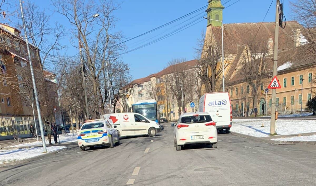 Accident cu un rănit pe strada Gladiolelor. Un șofer din Galați nu a dat prioritate unei mașini condusă de un sibian