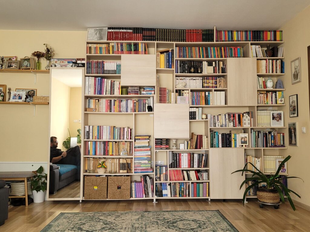 cum arată bibliotecile de acasă ale sibienilor. pozele postate au strâns mii de aprecieri (foto)