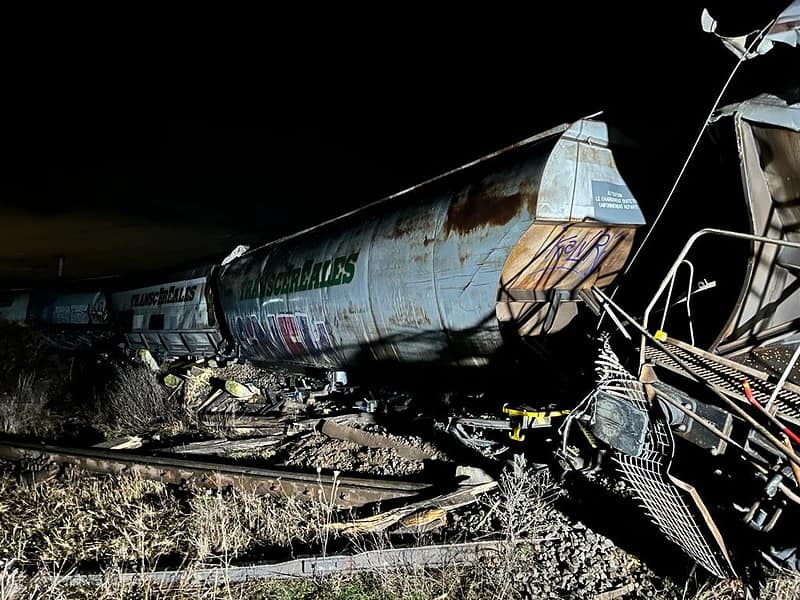 accident feroviar între craiova și caracal. zeci de vagoane răsturnate (foto)