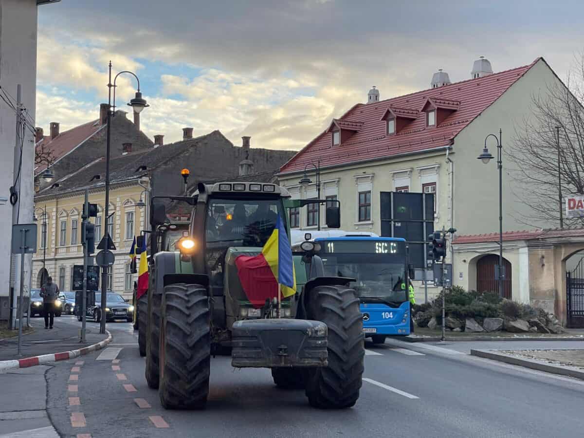 fermierii care au blocat sibiul cu tractoarele s-au întâlnit cu prefectul. au lăsat o listă cu revendicări pentru guvern