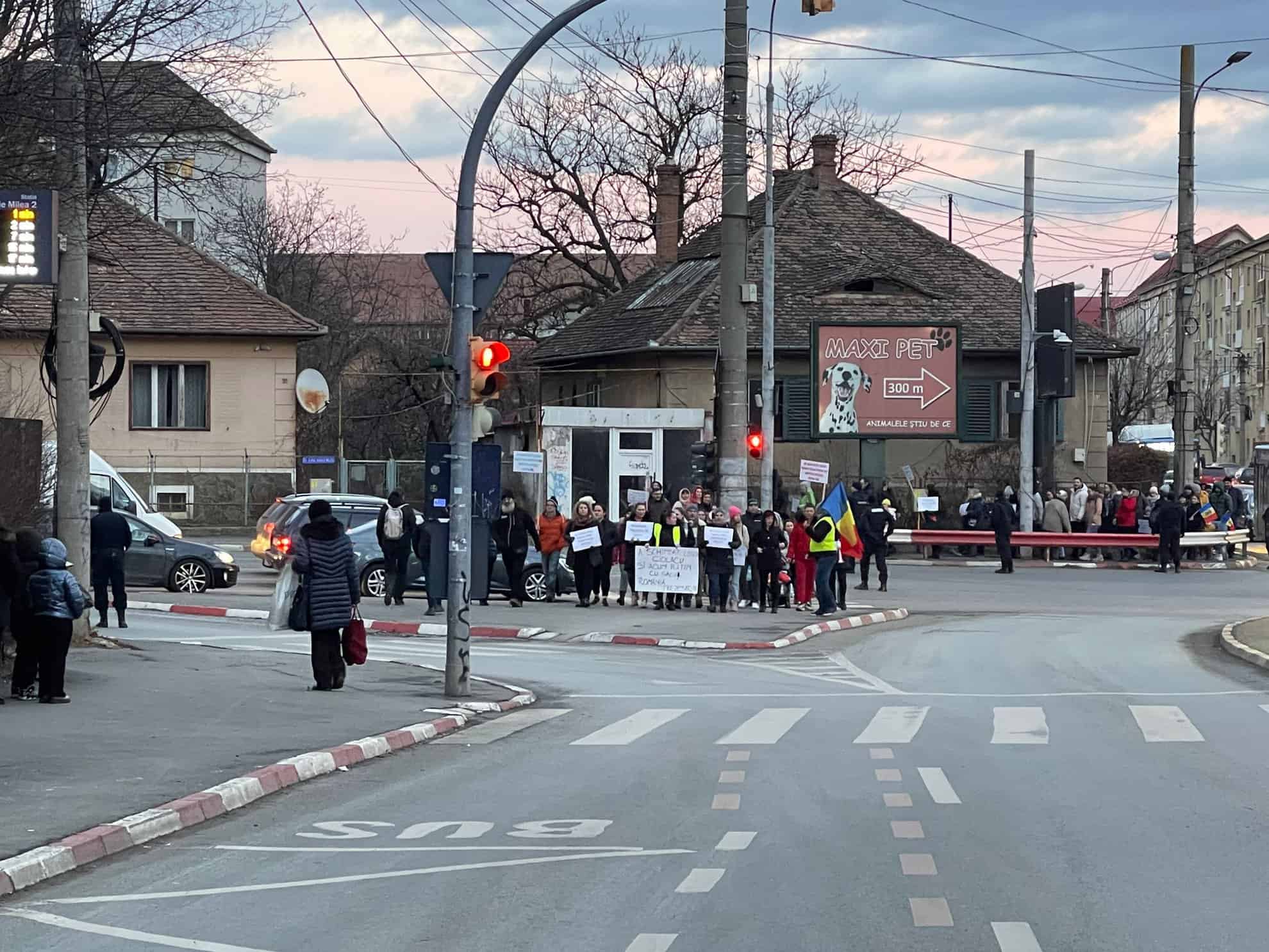 Protest pe străzile Sibiului. Zeci de oameni la marșul împotriva măsurilor fiscale (video, foto)