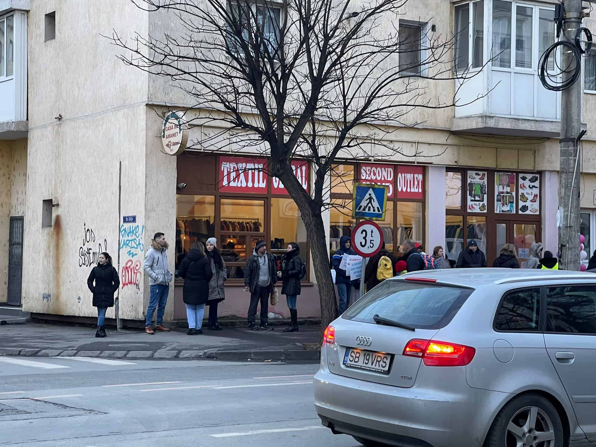 Protest pe străzile Sibiului. Zeci de oameni la marșul împotriva măsurilor fiscale (video, foto)