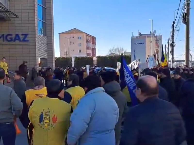 întâlnire între conducerea romgaz și sindicaliști după protestul de luni din fața sediului din mediaș. peste 500 de oameni la acțiune (video)