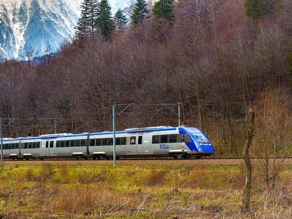 Tren anulat de CFR pe ruta Podu Olt - Râmnicu Vâlcea, ”din motive obiective”