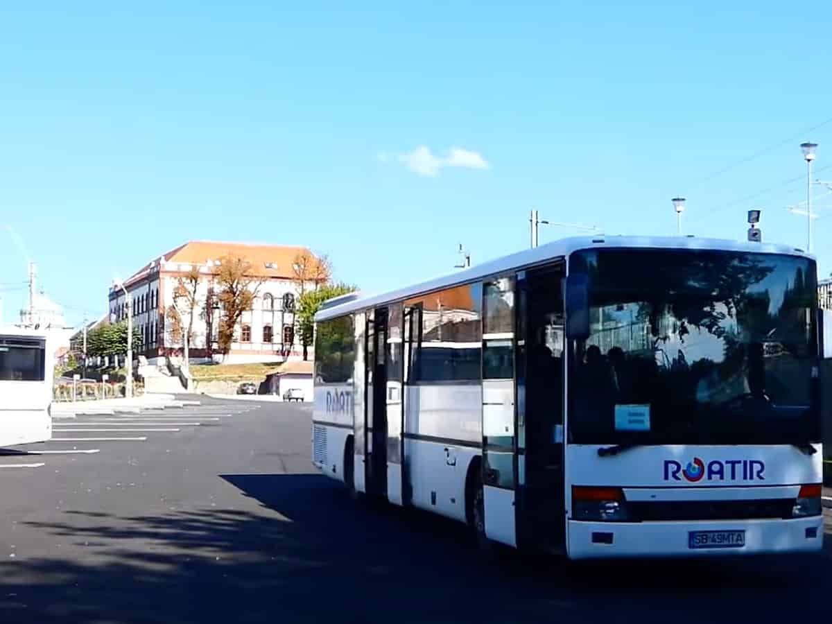 Se scumpesc biletele de autobuz în nordul județului Sibiu. Cât vor plăti călătorii până la Mediaș