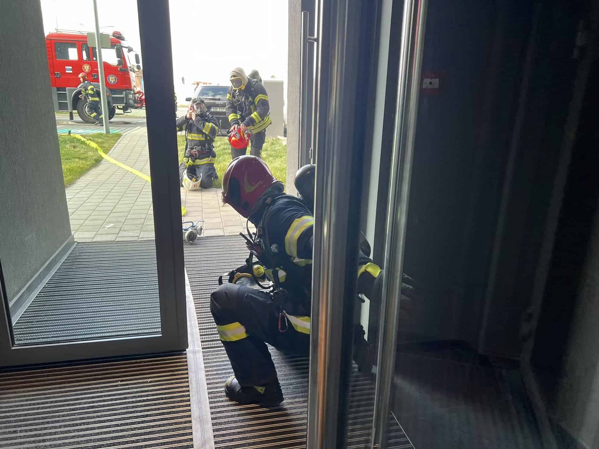 exercițiu pe bulevardul victoriei la cel mai nou hotel din sibiu. mai mulți pompieri sunt prezenți în zonă (update foto)