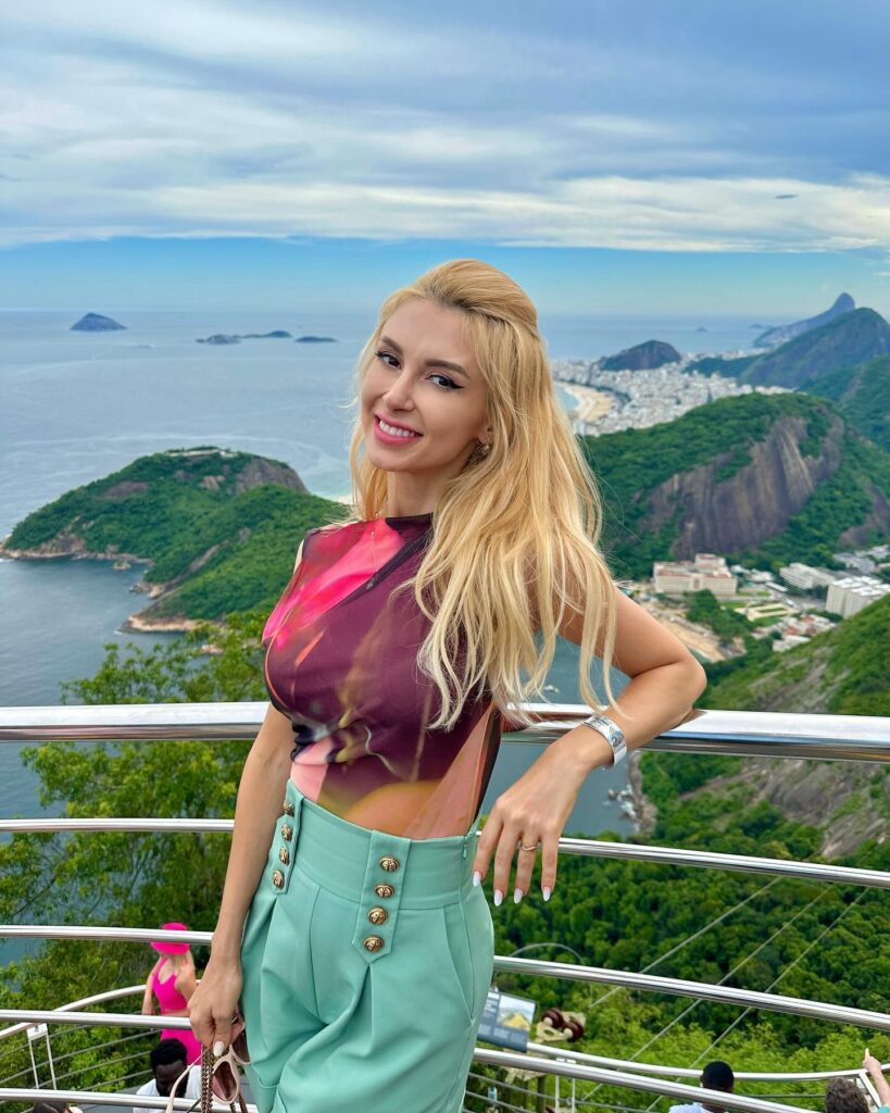 Sibianul Victor Cornea a zburat spre Chile. A petrecut o săptămână de vacanță cu Andreea Bălan în Brazilia (foto)