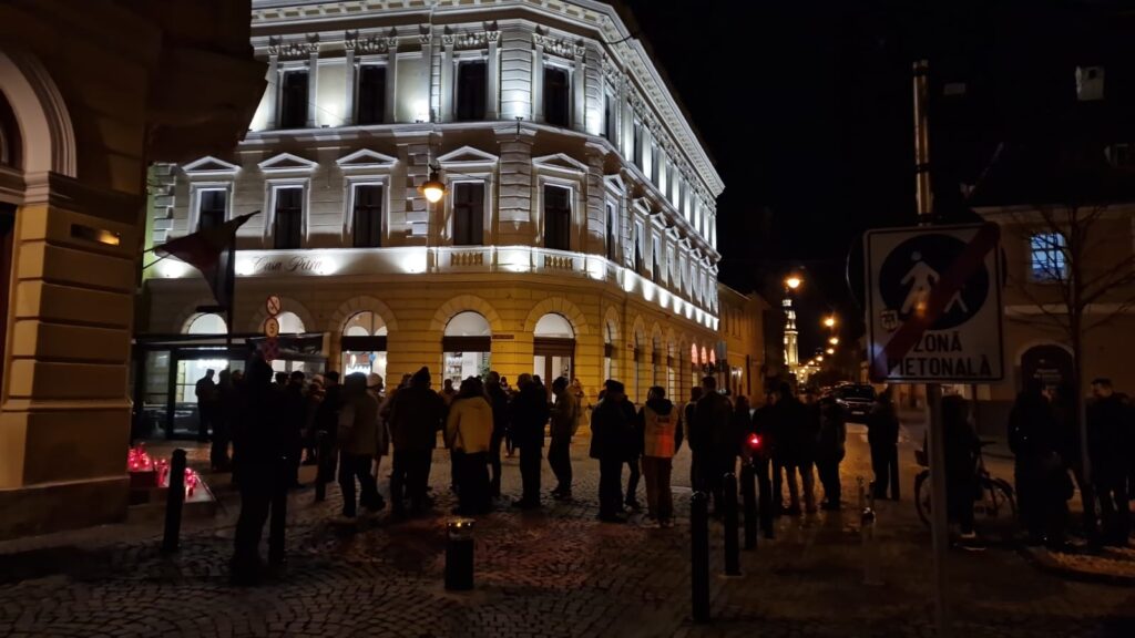 protest aur în fața sediului psd sibiu: "vrem dreptate, nu comasate"