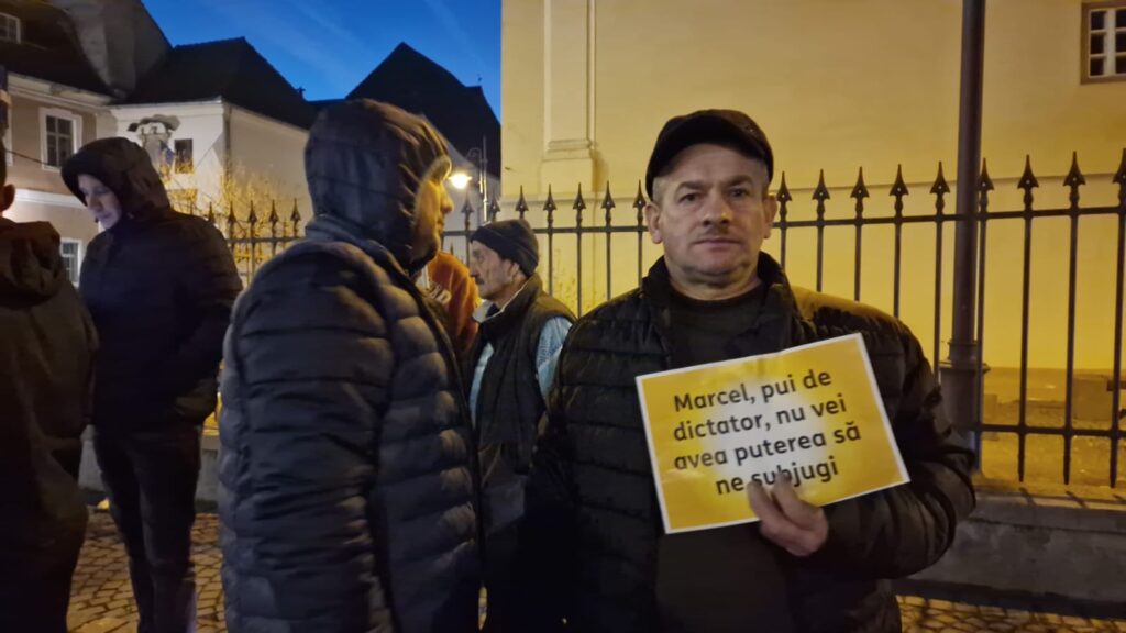 protest aur în fața sediului psd sibiu: "vrem dreptate, nu comasate"