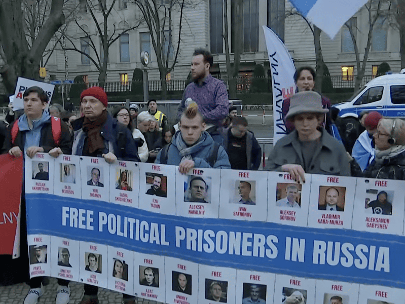 sute de protestatari cer dreptate pentru alexei navalnîi, în orașe din europa și america (video)