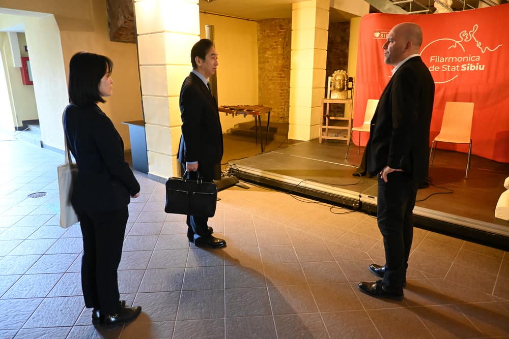 noul ambasador al japoniei a vizitat filarmonica din sibiu. lupeș: ”suntem onorați. sperăm să colaborăm cât mai bine pe viitor” (foto)