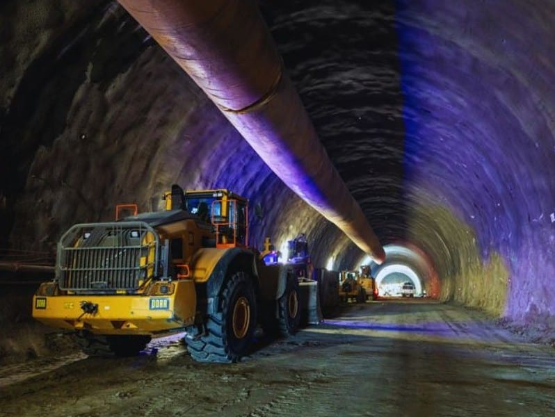 s-au forat primii 500 de metri din tunelurile de pe lotul 4 al autostrăzii sibiu - pitești. ”daniela” și ”alina” vor avea o lungime de aproape 1,4 kilometri
