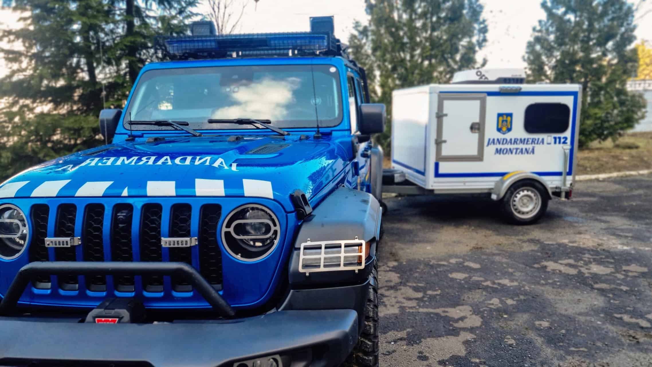 Jandarmeria Sibiu a primit două autospeciale noi. Un Wrangler Rubicon și un Ssangyong Musso Grand (foto)