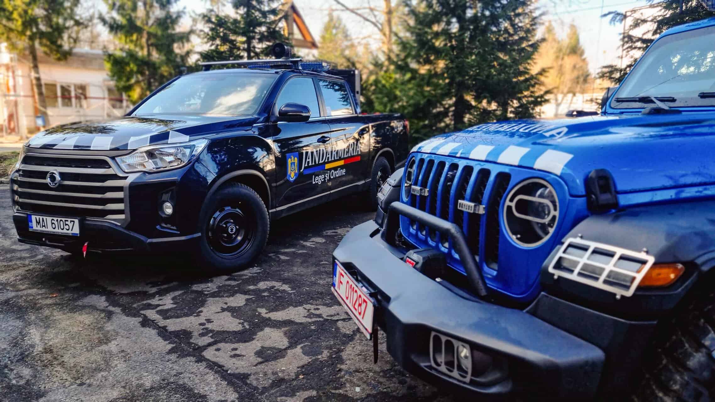 Jandarmeria Sibiu a primit două autospeciale noi. Un Wrangler Rubicon și un Ssangyong Musso Grand (foto)