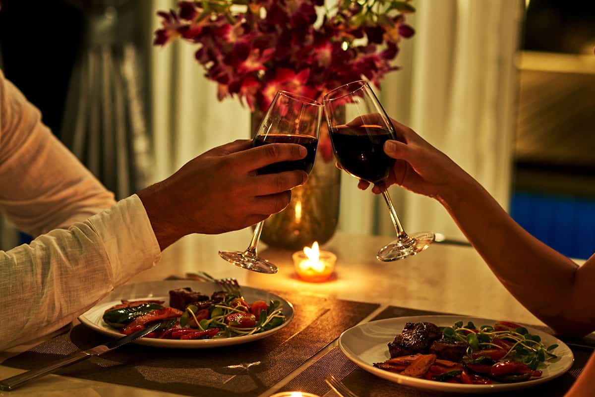 peste 70 la sută dintre români sărbătoresc valentine’s day, cu o cină la restaurant (sondaj)