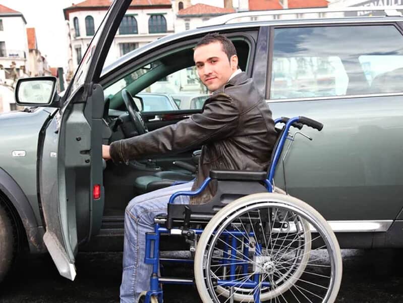 persoanele cu dizabilităţi vor avea două tipuri de carduri cu gratuităţi, recunoscute în orice ţară europeană. care sunt avantajele