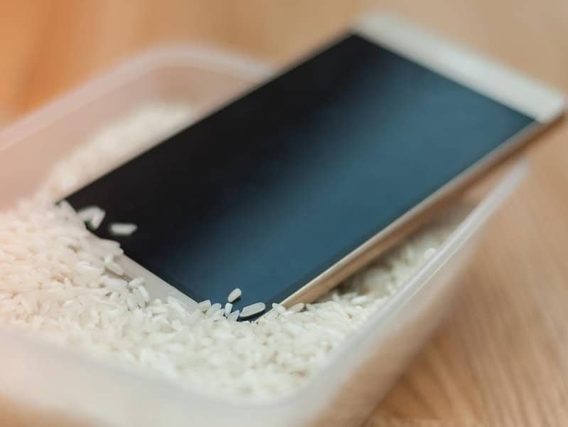 avertisment de la apple: nu puneți iphone-ul în orez!