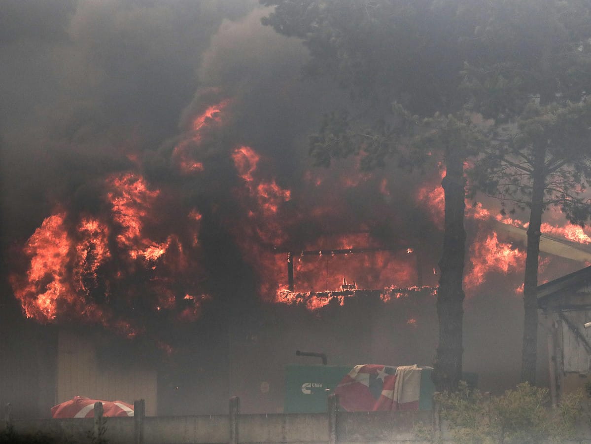 incendiile fac prăpăd în chile. sunt zeci de oameni morți și sute de dispăruți (video)