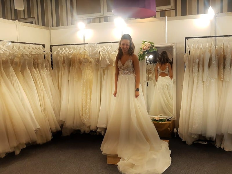 s-a deschis cel mai atractiv târg de nunți din sibiu. zeci de expozanți la redal expo și reduceri semnificative la rochiile de mireasă (foto, video)