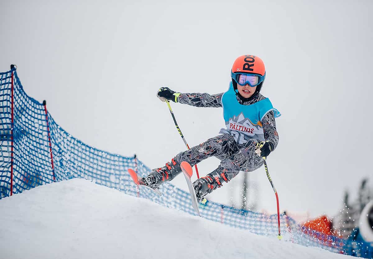 Kids Race, la Păltiniș Arena. Un succes pe pârtie pentru micii schiori și snowboarderi. Cine sunt câștigătorii