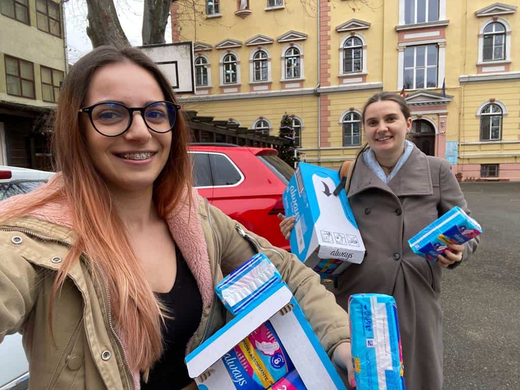 O asociație din Sibiu luptă împotriva sărăciei menstruale. „Ne propunem să aducem un strop de demnitate”