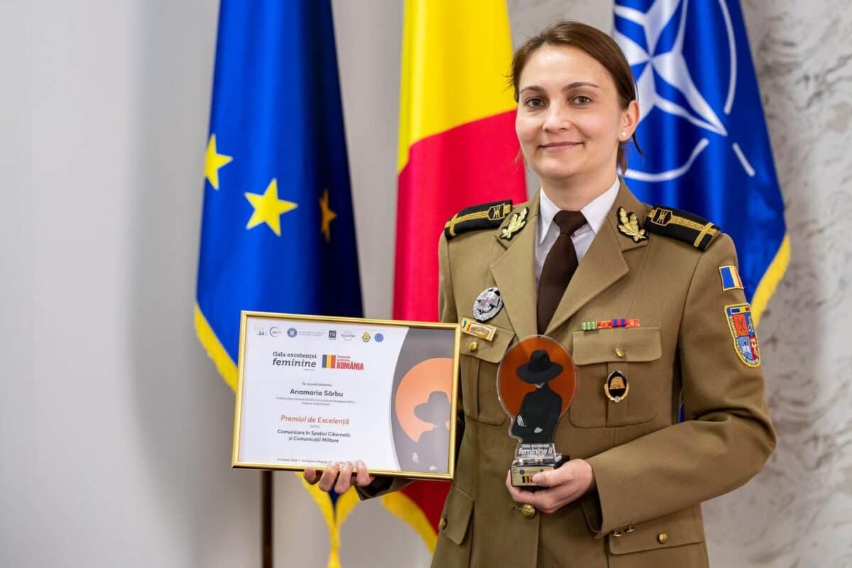 sibianca annamaria sârbu de la aft sibiu, premiată la gala excelenței feminine. a câștigat premiul de excelență pentru comunicare în spațiul cibernetic și comunicații militare