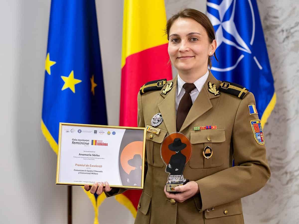 sibianca annamaria sârbu de la aft sibiu, premiată la gala excelenței feminine. a câștigat premiul de excelență pentru comunicare în spațiul cibernetic și comunicații militare
