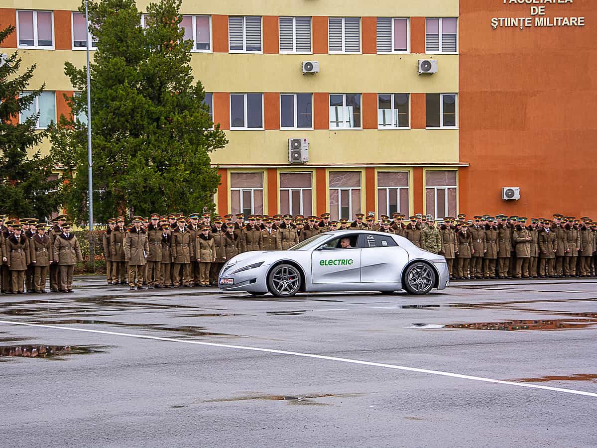 Prima mașină electrică românească prezentată la AFT Sibiu. Costă aproape jumătate de milion de euro (foto)