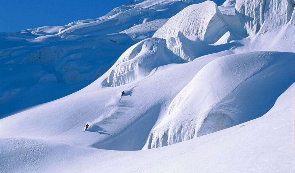 cinci schiori morți în alpi, unul încă dispărut după o avalanșă