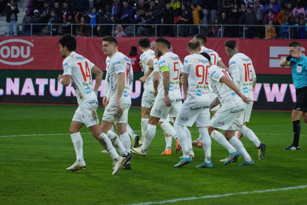 fc hermannstadt spulberă pe oțelul galați și mai speră la play-off. dublă pentru ianis stoica (foto video)