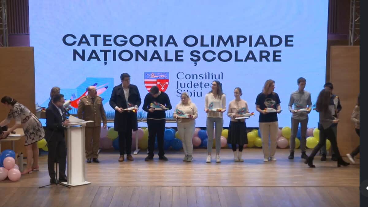 sute de elevi și profesori premiați la gala performanței din sibiu (video)