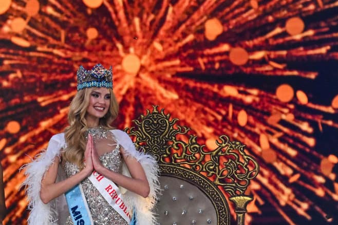 krystyna pyszkova din cehia este încoronată miss world 2024, câștigând titlul de "cea mai frumoasă femeie din lume"