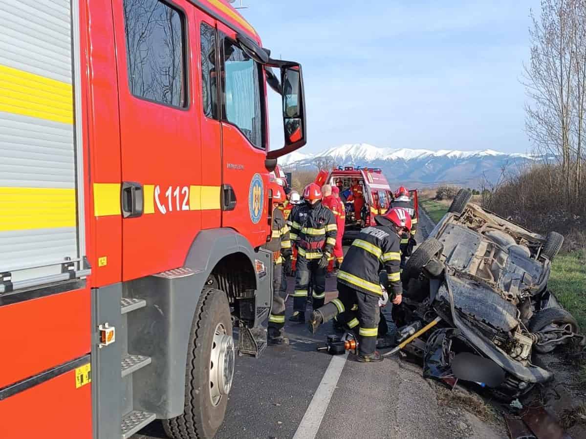 un șofer băut a intrat într-un cap de pod pe dn1 între șelimbăr și veștem. pasager rănit, dus la spital (foto)