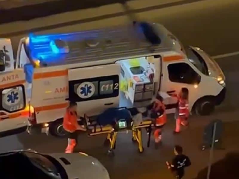 adolescentă beată, dusă la spital cu capul spart după ce a căzut pe terasa mall-ului din sibiu (video)