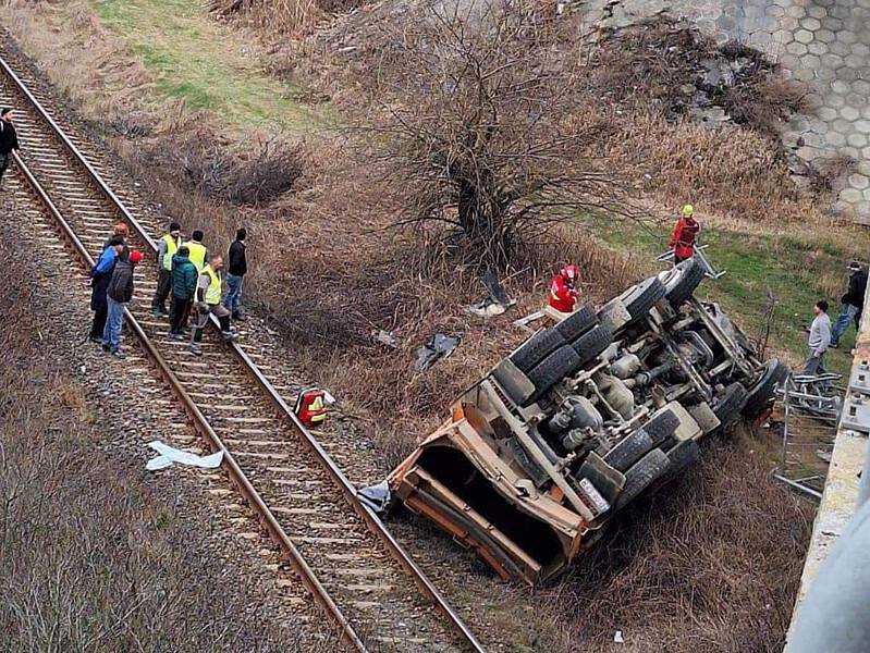 trafic feroviar blocat în urma accidentului cu 3 morți de pe centura avrigului. circulația unui tren de călători afectată (update)