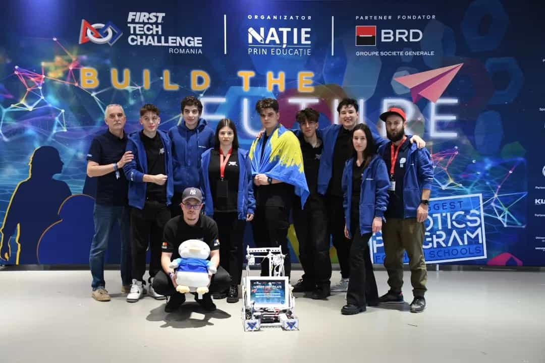 Medieșenii de la „Code Warriors” s-au calificat la etapa națională a concursului de robotică First Tech Challange (foto)