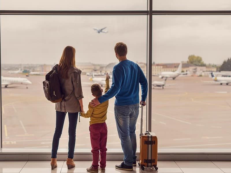noi reguli pentru călătoriile minorilor din românia în spaţiul aerian schengen. o lege dă bătăi de cap autorităților