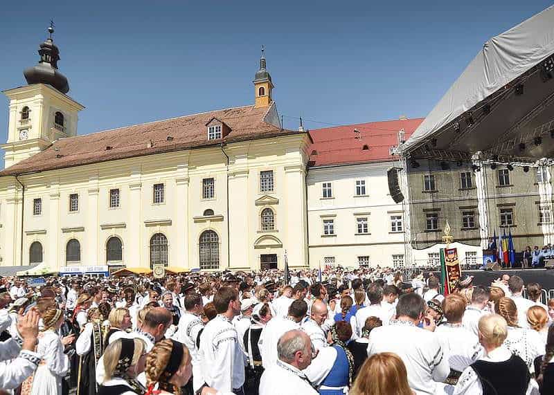 weekend festiv la sibiu. nu ratați ”întâlnirea sașilor” și ”concerte pe acoperiș” la filarmonica din sibiu