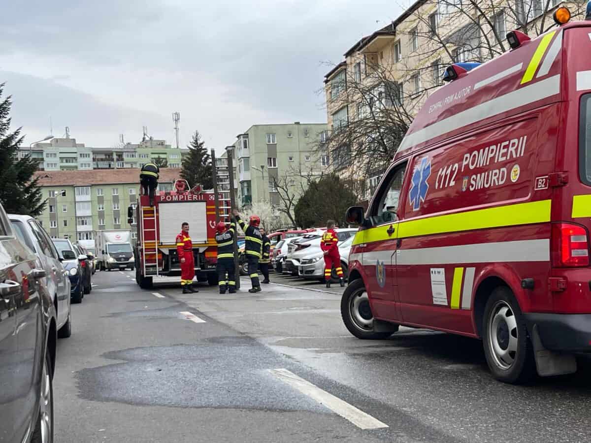 Panică pe strada Miraslău. Imagini noi de la blocul în care a izbucnit incendiul (video, foto)