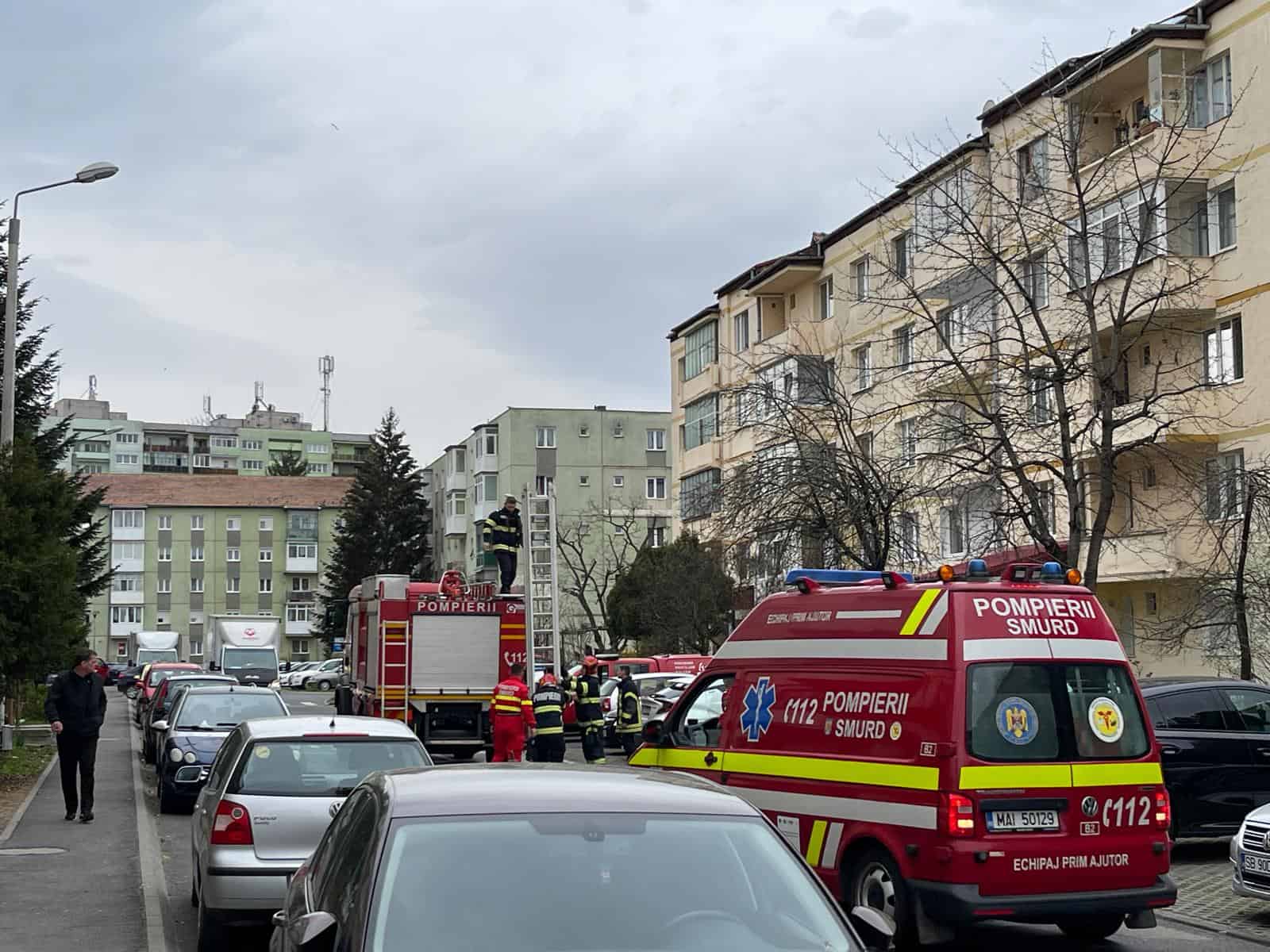 Panică pe strada Miraslău. Imagini noi de la blocul în care a izbucnit incendiul (video, foto)