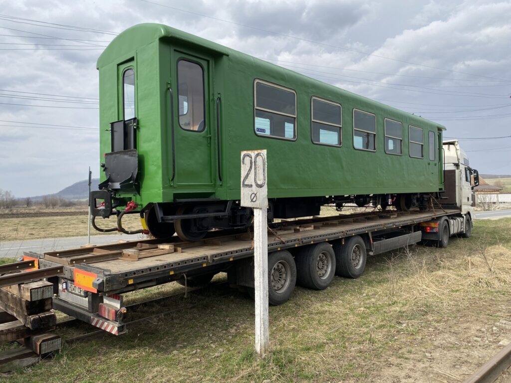 Mocănița de pe Valea Hârtibaciului s-a “îmbogățit” cu încă un vagon.”Va suplimenta cu 30 de locuri capacitatea de transport a trenurilor” (foto)