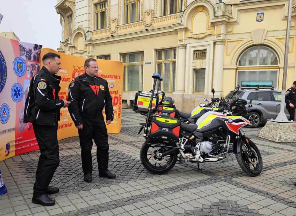 reacție ultra rapidă în situații critice la sibiu: isu a prezentat motocicletele de intervenție smurd