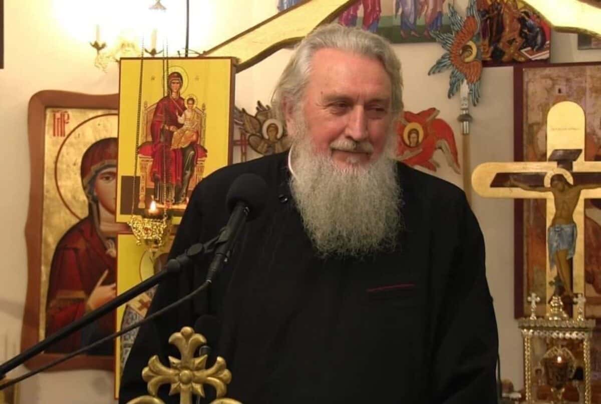 Părintele profesor Vasile Mihoc de la Sibiu a împlinit 76 de ani. „Este modelul viu pentru noi toți, pentru marea familie Ortodoxă, fiind tată a 13 copii”