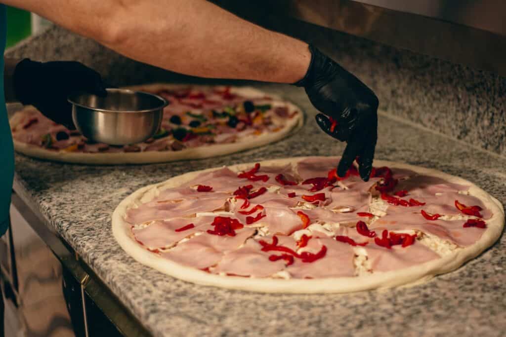 pizza cu ingrediente aduse din italia, la pizzeria diavola. livrare gratuită în sibiu și oferte pentru comenzile mari