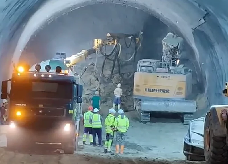 lucrările la tunelurile ”alina” și ”daniela” de pe autostrada sibiu - pitești: au fost excavați peste 600 de metri (video)
