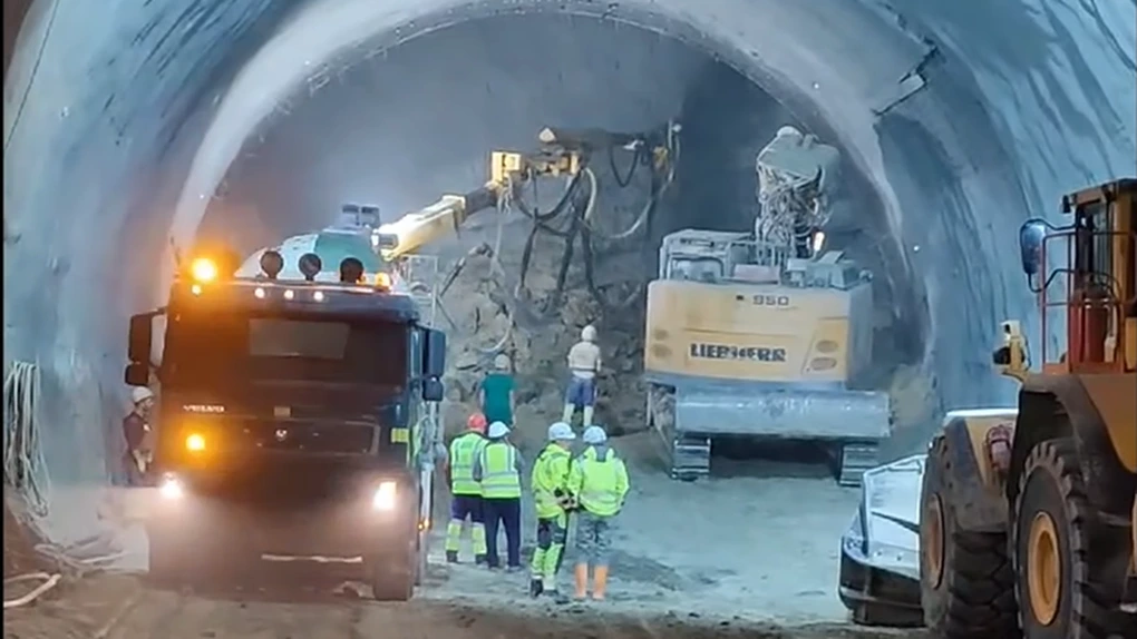 Lucrările la tunelurile ”Alina” și ”Daniela” de pe autostrada Sibiu - Pitești: Au fost excavați peste 600 de metri (video)