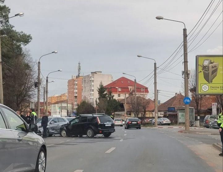 Scandal de amploare pe strada Rahovei după un accident. Mai multe echipaje de poliție au intervenit (video)