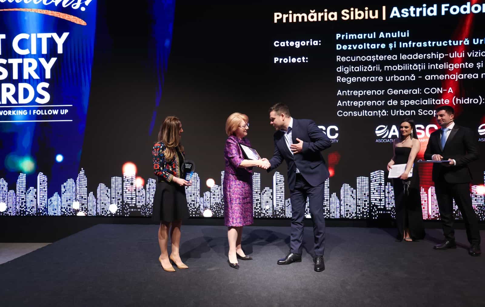 edilul sibiului, astrid fodor, premiat cu distincția "primarul anului" la gala asociației române pentru smart city (foto)