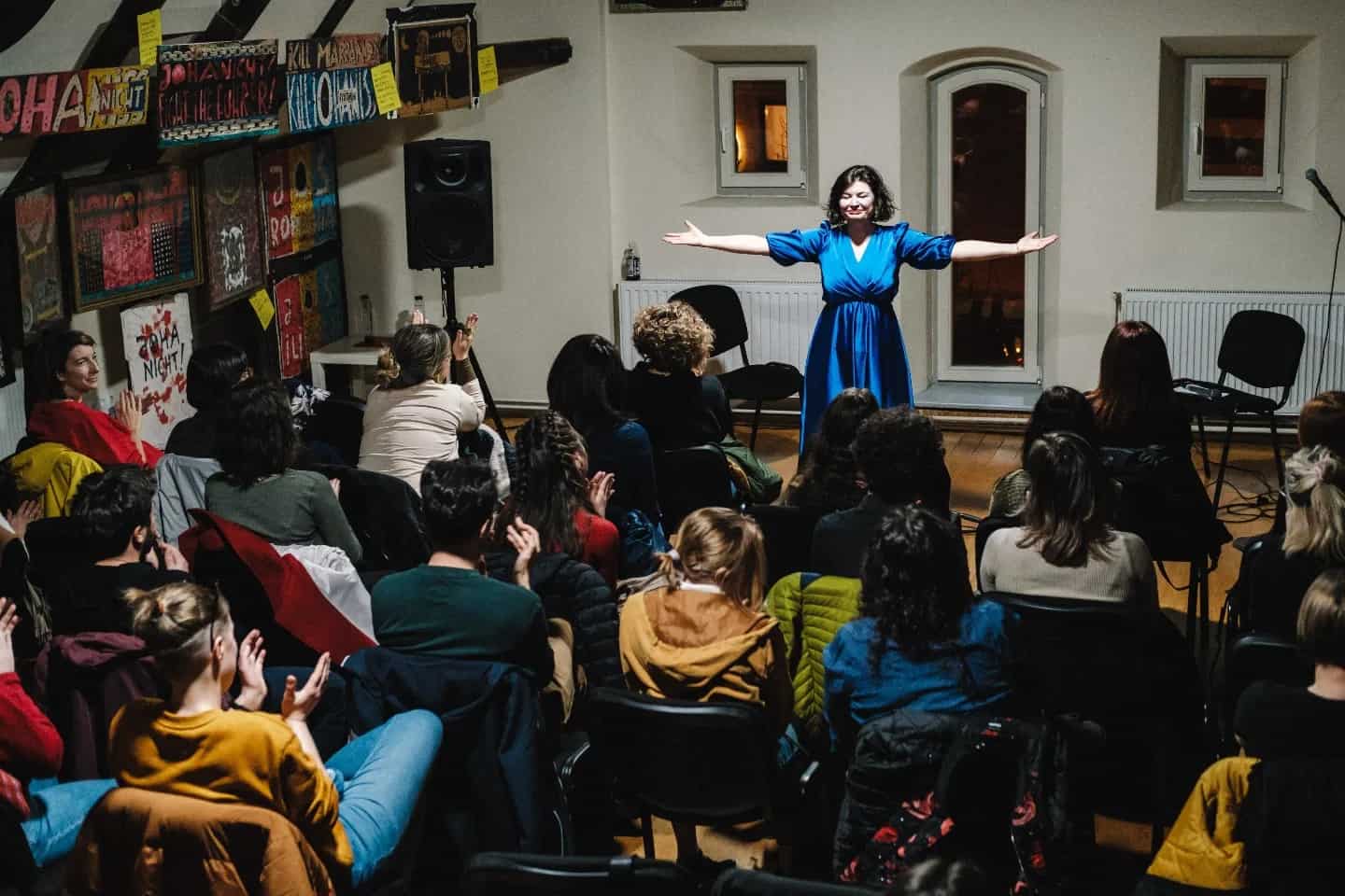 Spoken word, o nouă comunitate de tineri poeți se dezvoltă (și) în Sibiu